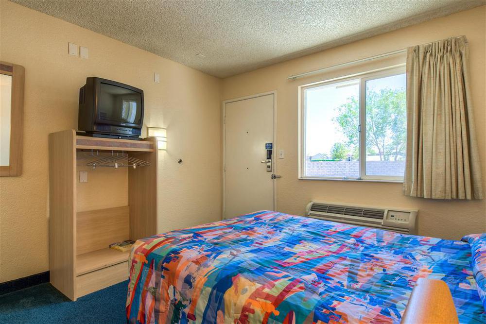 6-lancaster, Ca